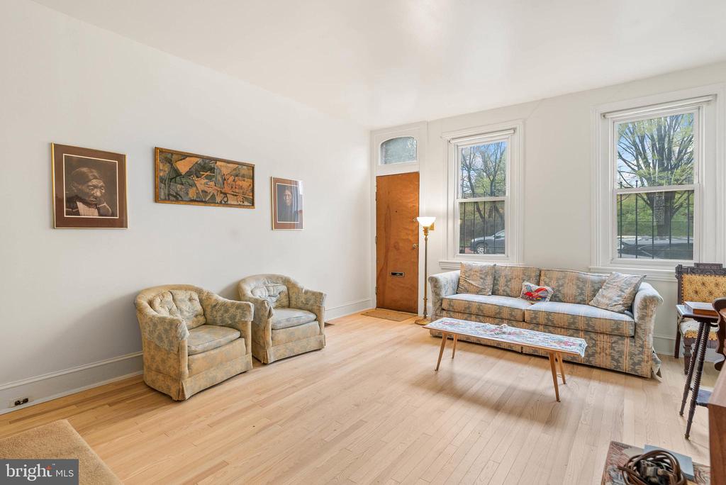 4143 WOODLAND AVENUE