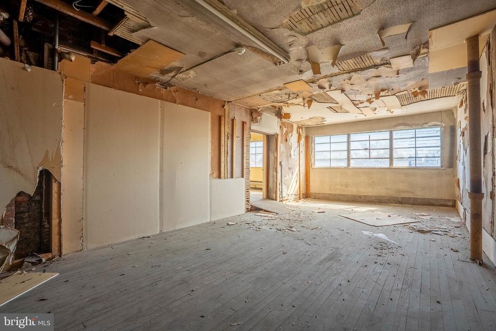 14 N 52ND STREET 18