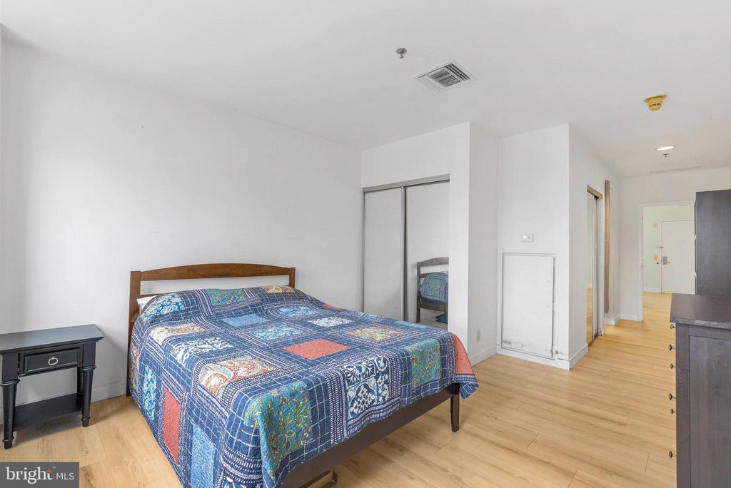 1100 VINE STREET Unit: 1403