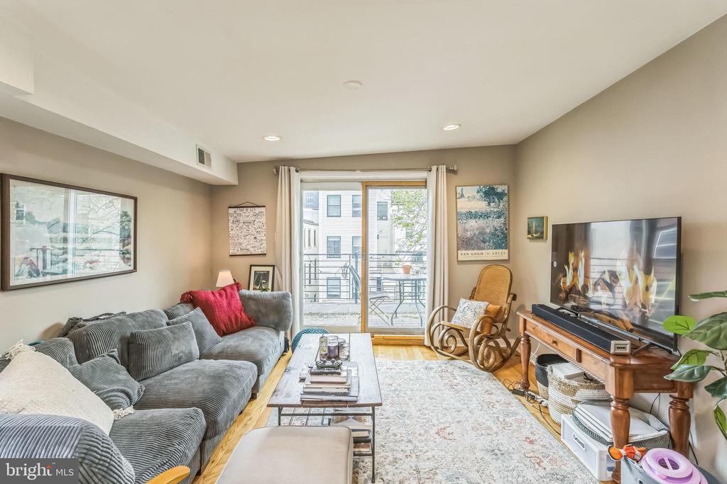 1522 MOUNT VERNON STREET 3