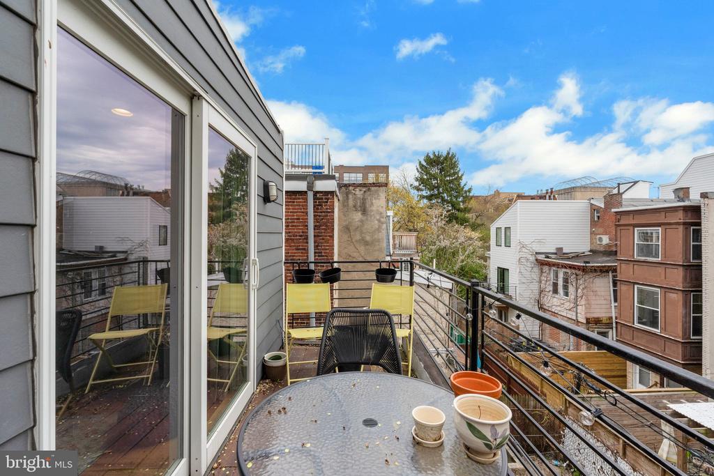1522 MOUNT VERNON STREET 3