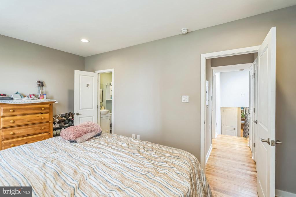 1522 MOUNT VERNON STREET 3