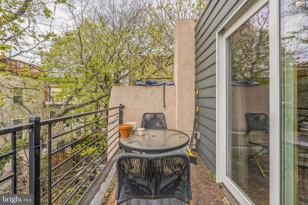 1522 MOUNT VERNON STREET 3