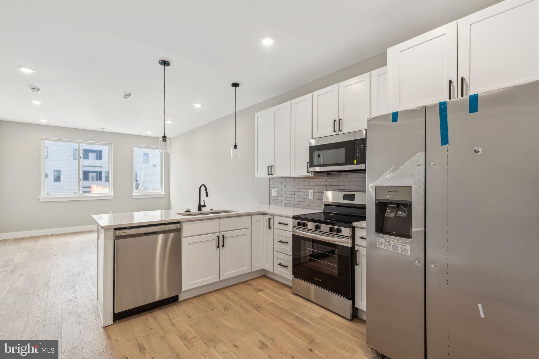1808 E HAGERT STREET 3