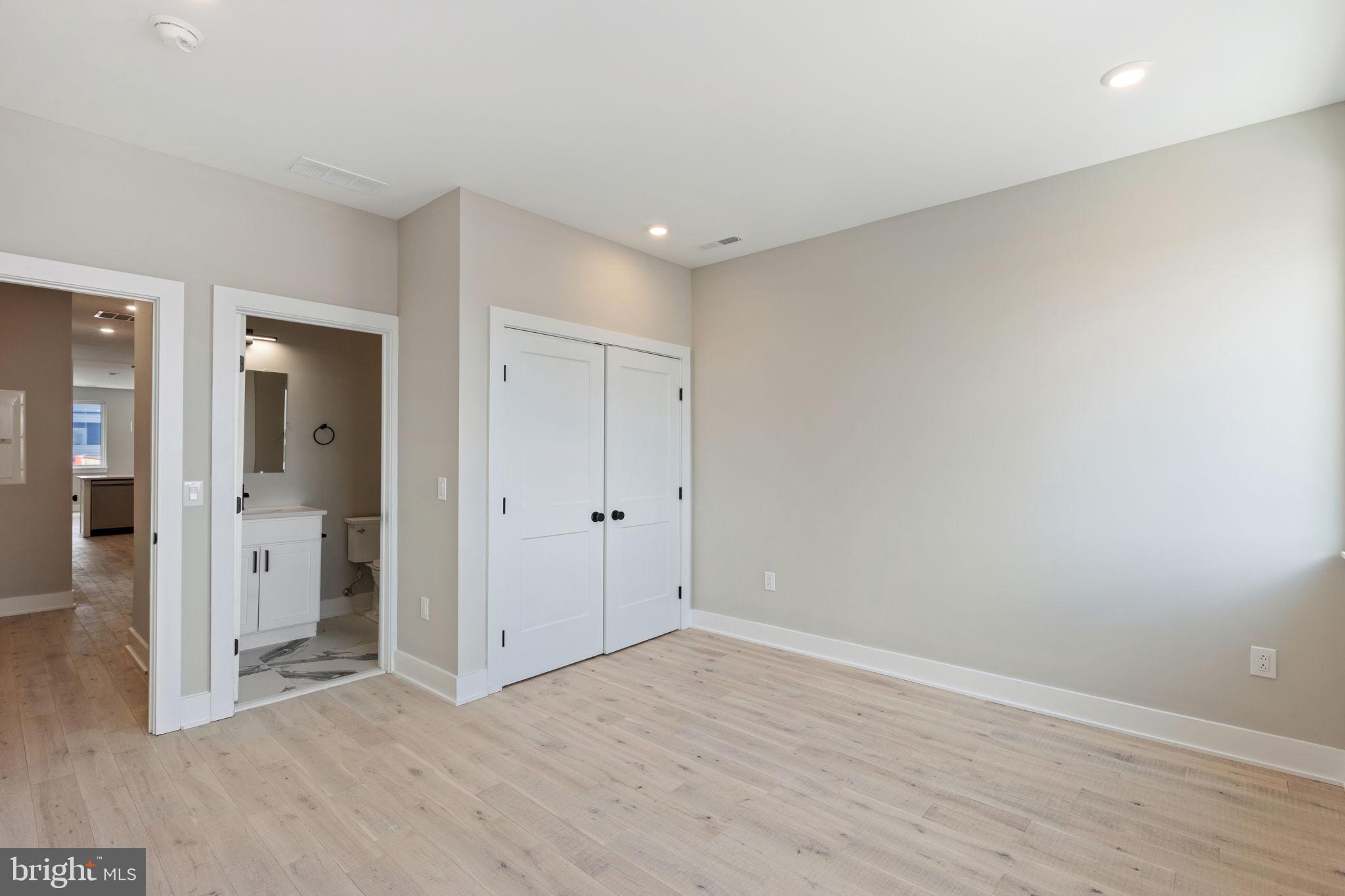 1808 E HAGERT STREET 3