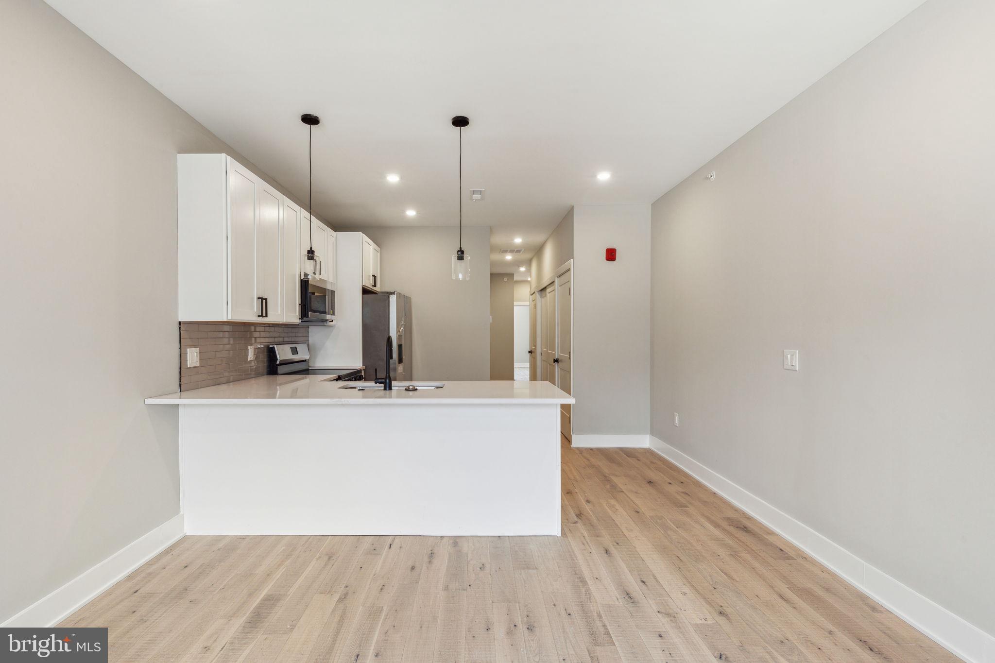 1808 E HAGERT STREET 3