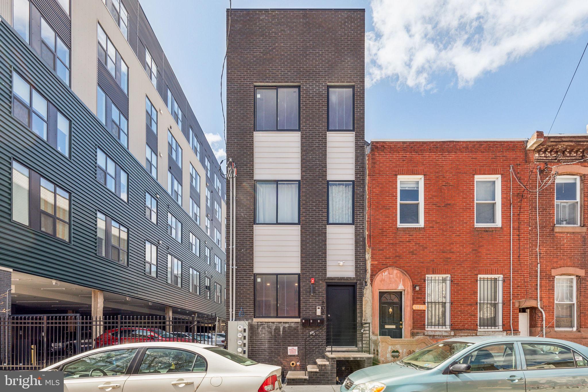 1808 E HAGERT STREET 3