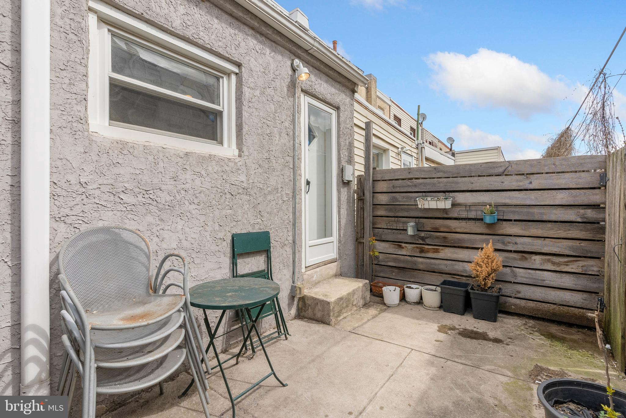 812 LIVINGSTON STREET