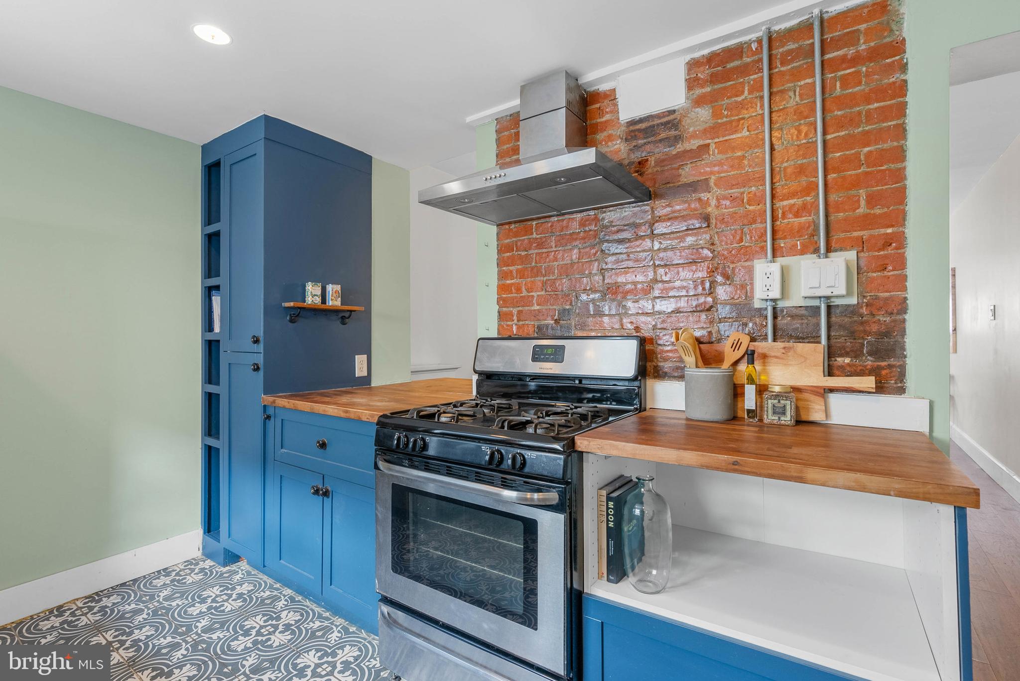 812 LIVINGSTON STREET