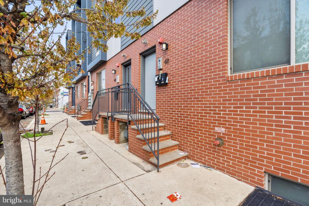 419 W BERKS STREET 1