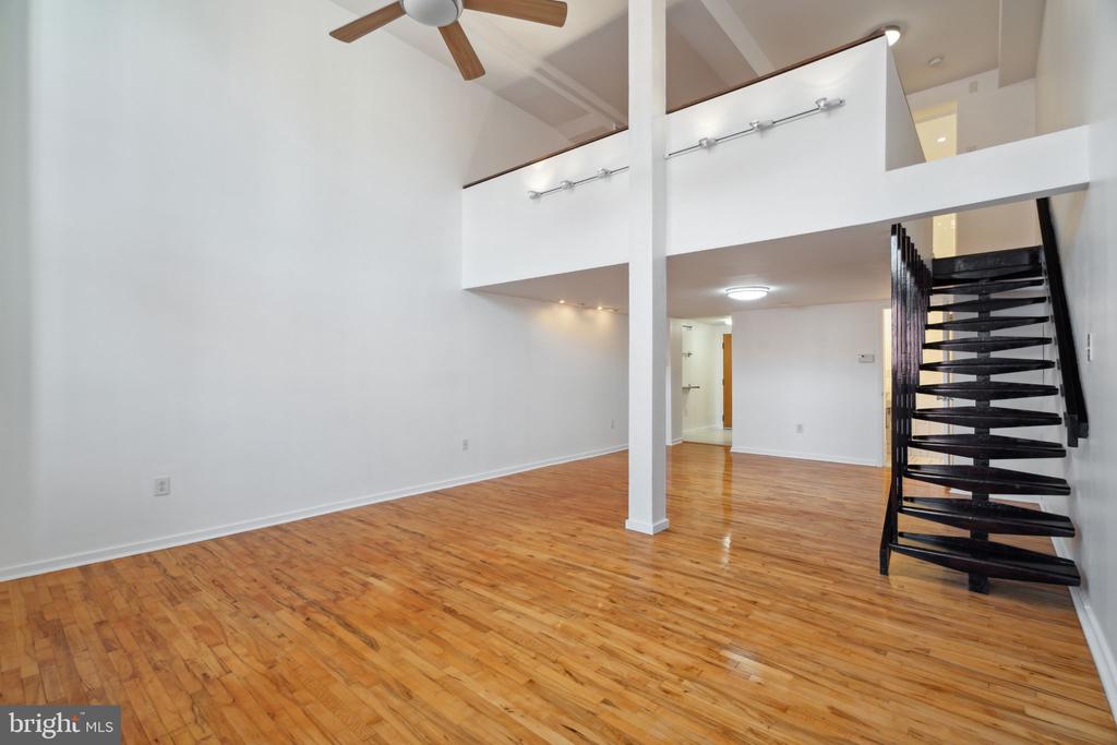 915 BAINBRIDGE STREET 925 205