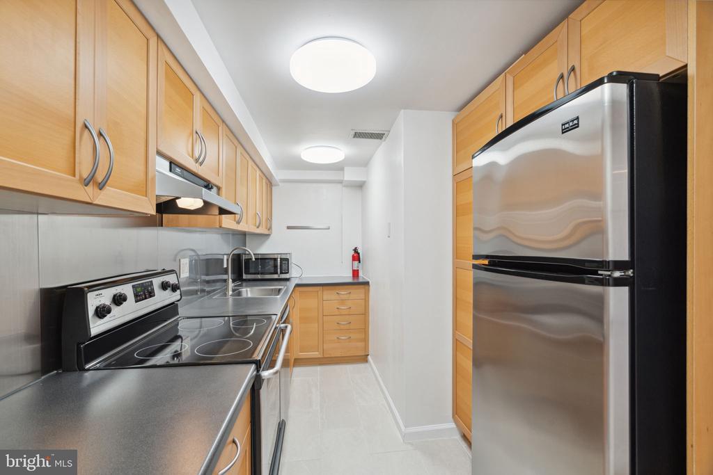 915 BAINBRIDGE STREET 925 205