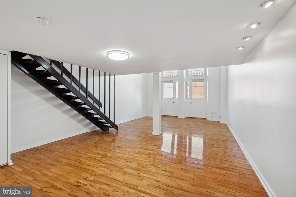 915 BAINBRIDGE STREET 925 205
