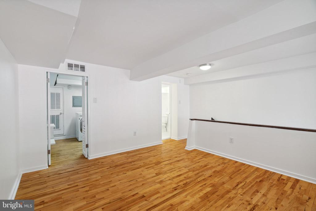 915 BAINBRIDGE STREET 925 205