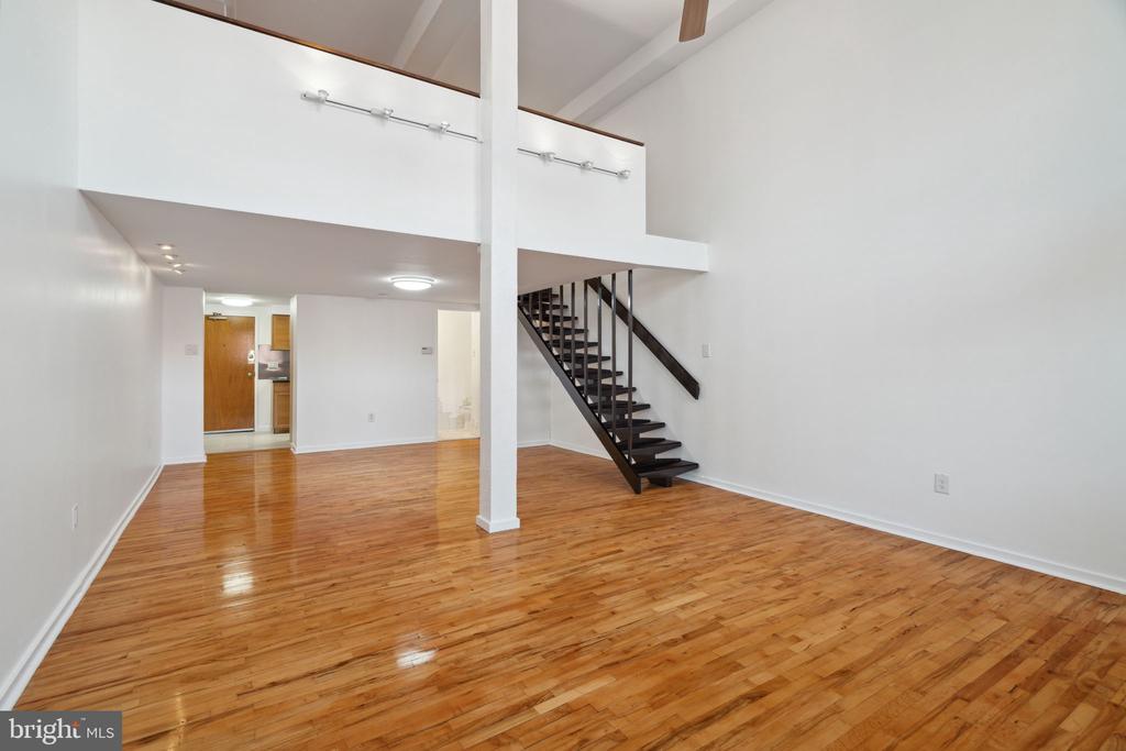 915 BAINBRIDGE STREET 925 205