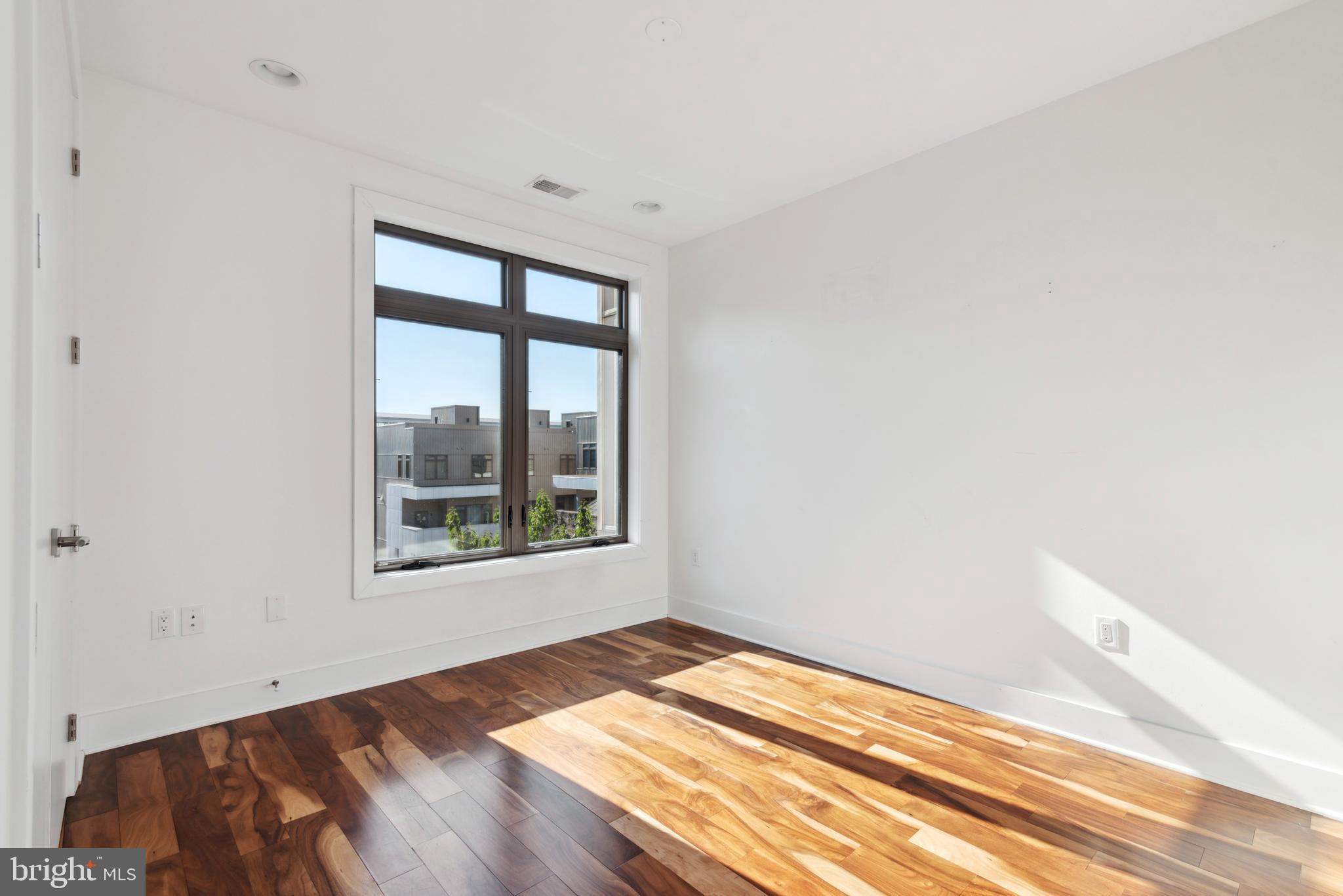 853 N 3RD STREET