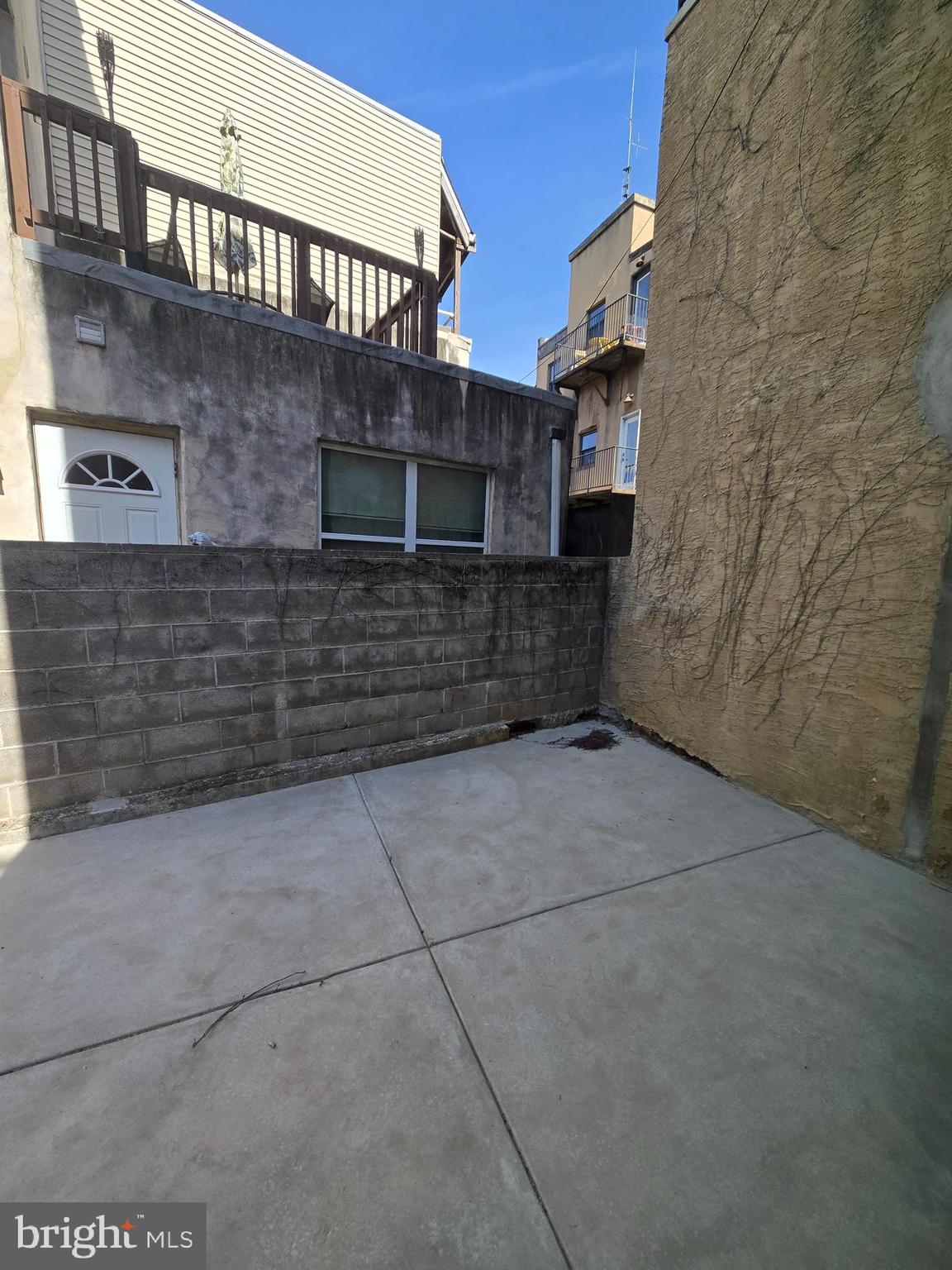 1406 E MOYAMENSING AVENUE