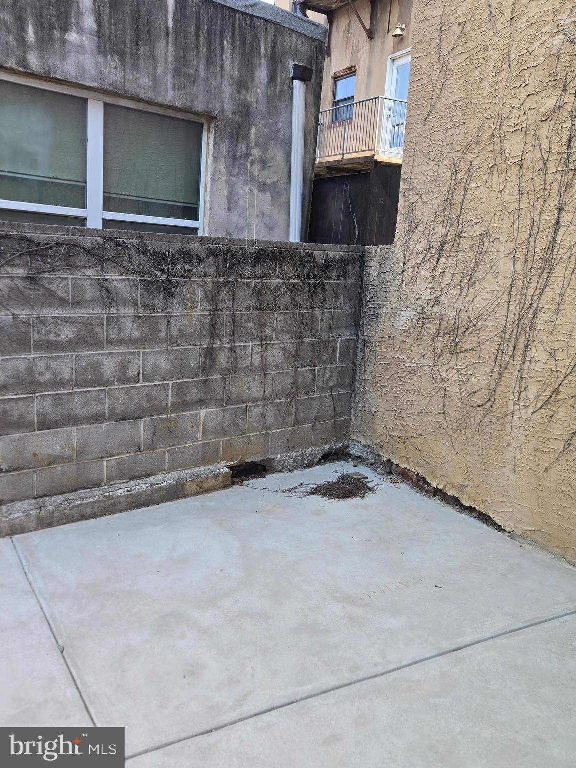 1406 E MOYAMENSING AVENUE