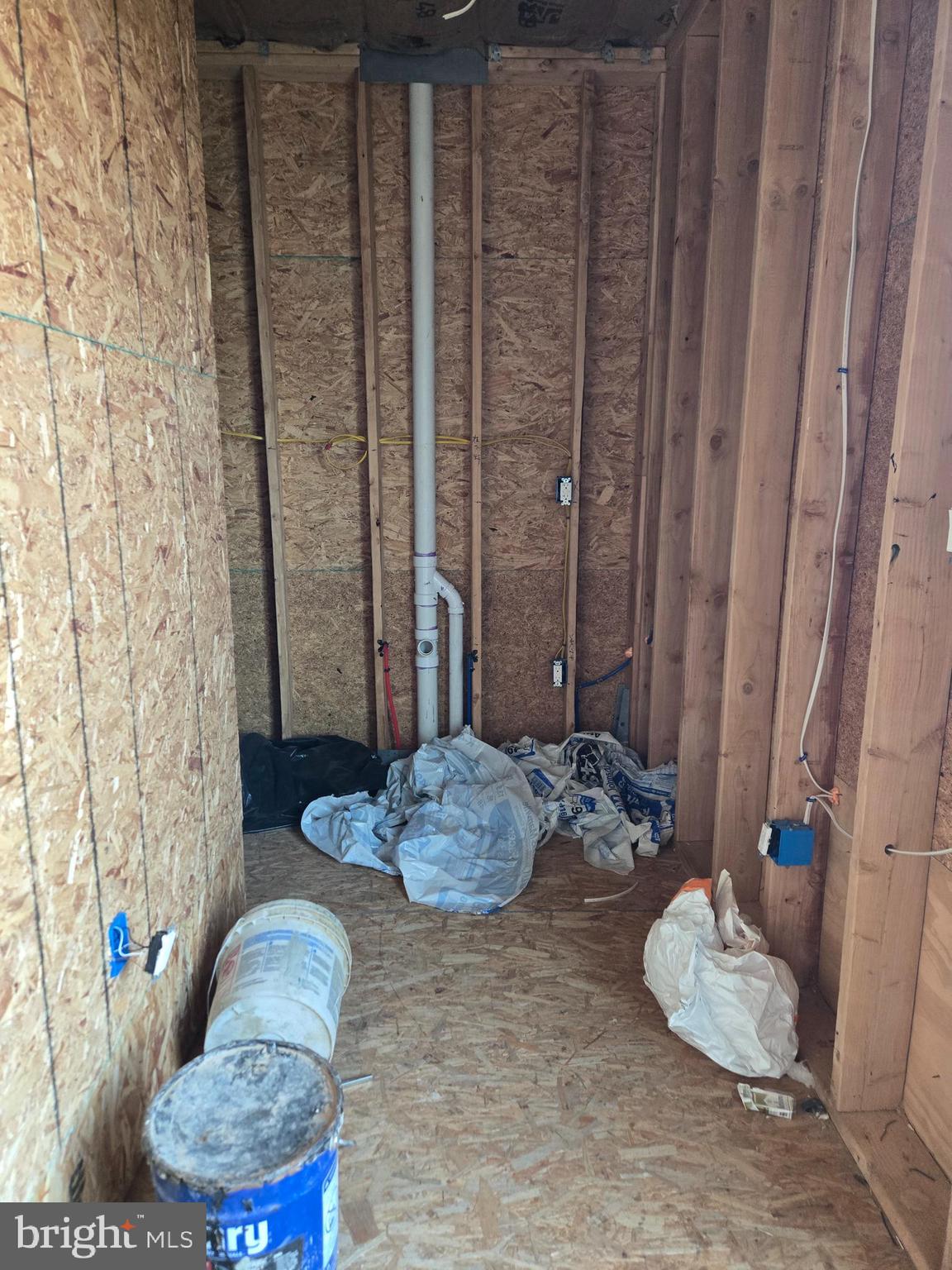 1406 E MOYAMENSING AVENUE