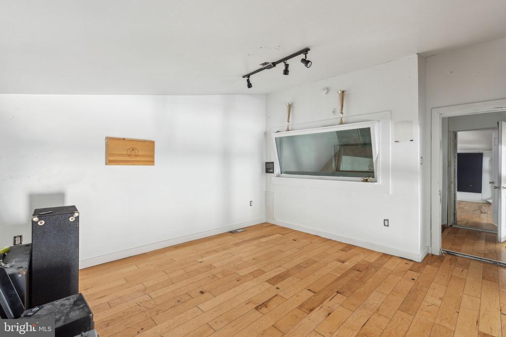 3475 COLLINS STREET 108