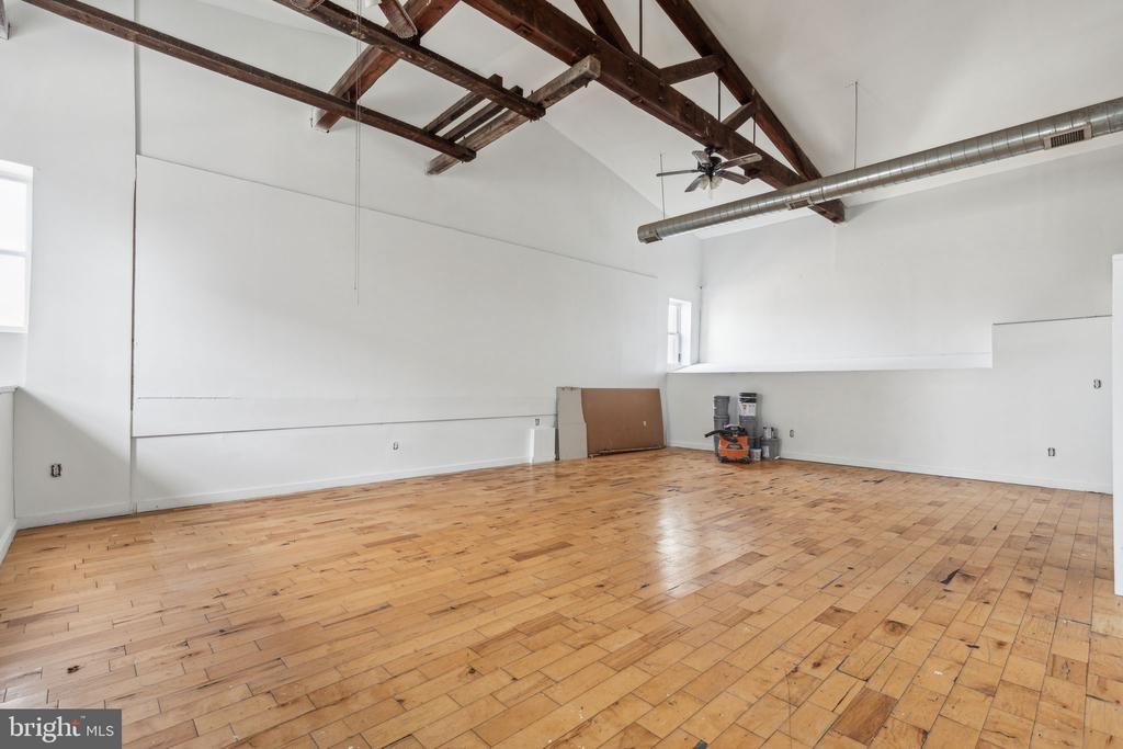 3475 COLLINS STREET 108