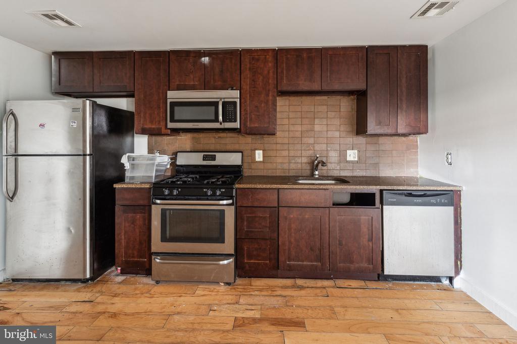 3475 COLLINS STREET 108
