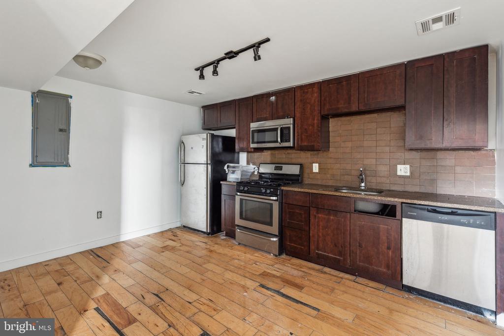 3475 COLLINS STREET 108