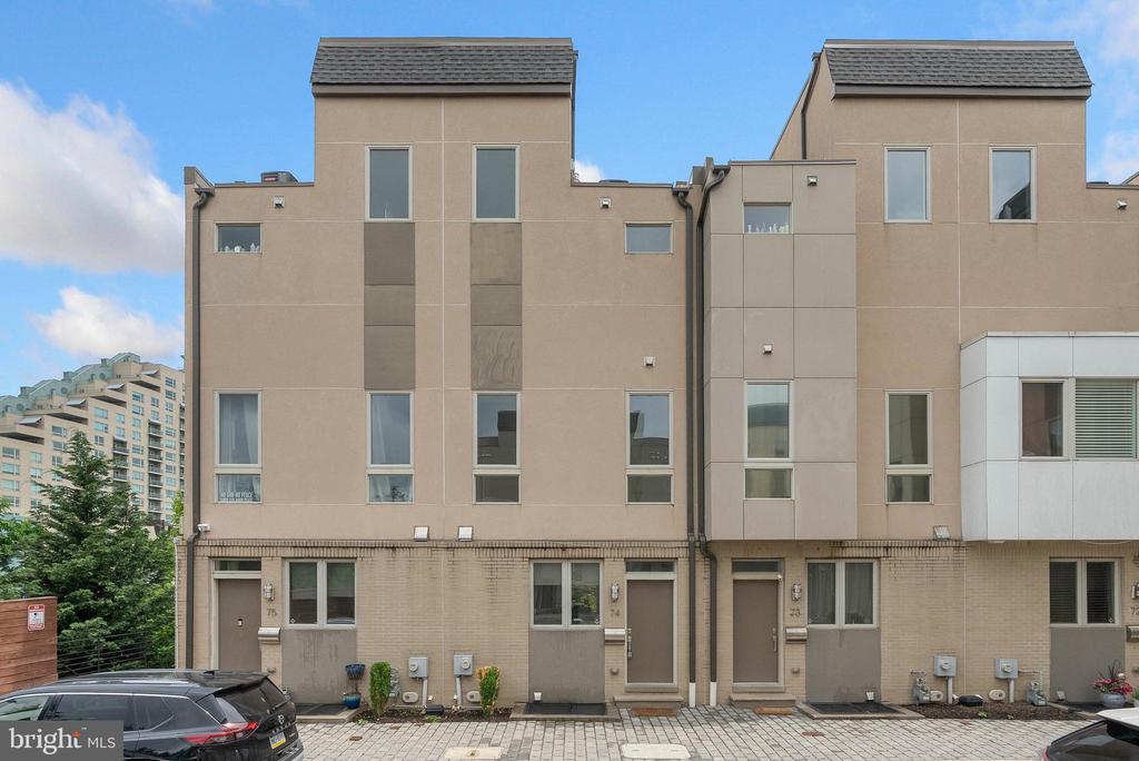 740 S COLUMBUS BOULEVARD 74