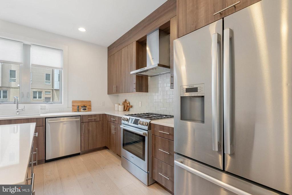740 S COLUMBUS BOULEVARD 74