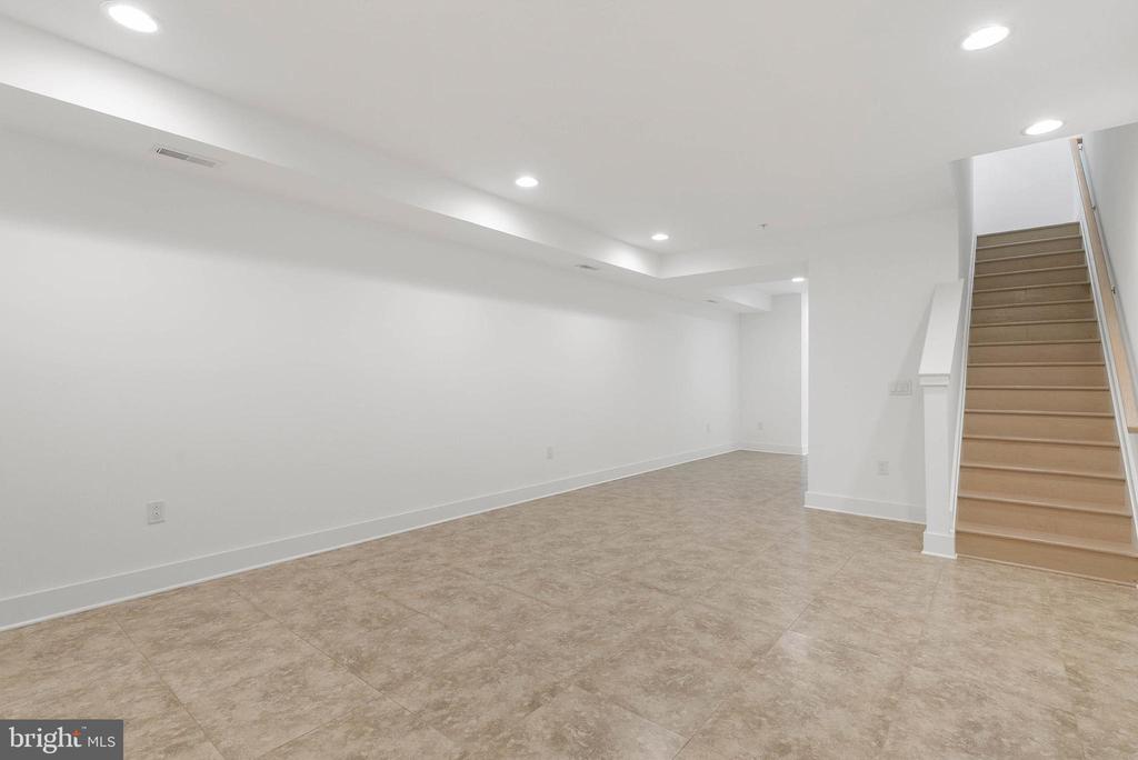 740 S COLUMBUS BOULEVARD 74
