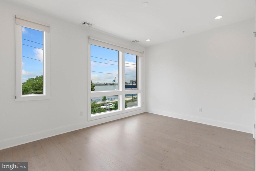 740 S COLUMBUS BOULEVARD 74