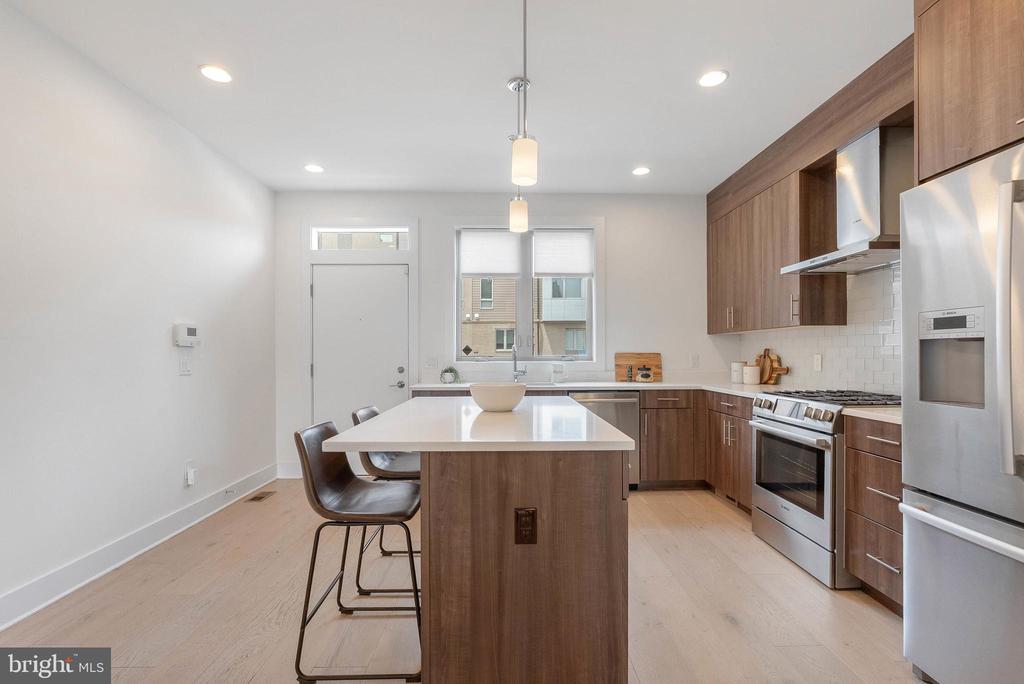 740 S COLUMBUS BOULEVARD 74