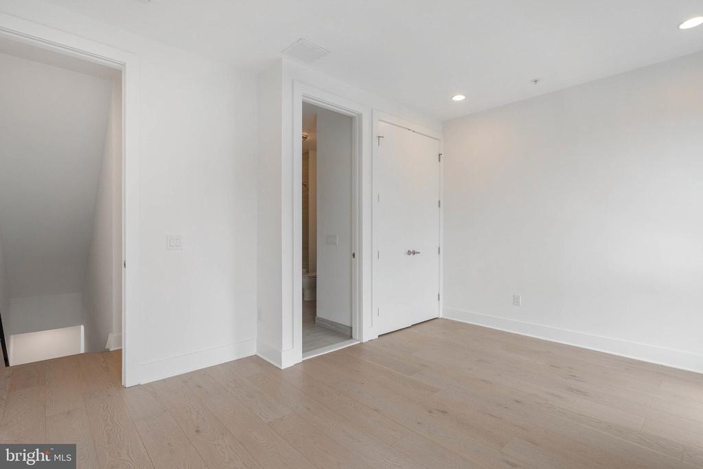 740 S COLUMBUS BOULEVARD 74