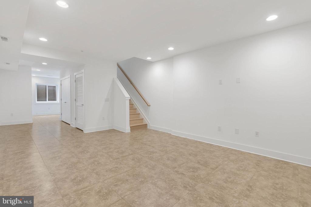 740 S COLUMBUS BOULEVARD 74