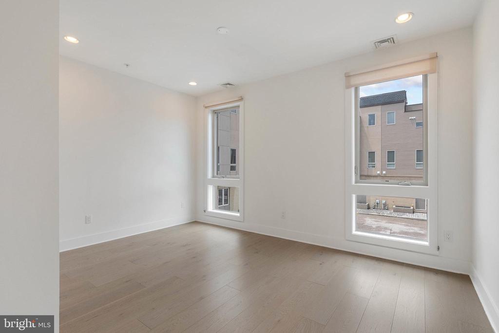 740 S COLUMBUS BOULEVARD 74