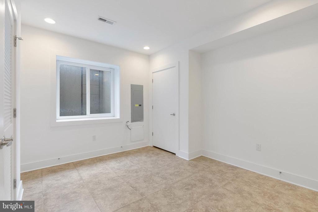 740 S COLUMBUS BOULEVARD 74