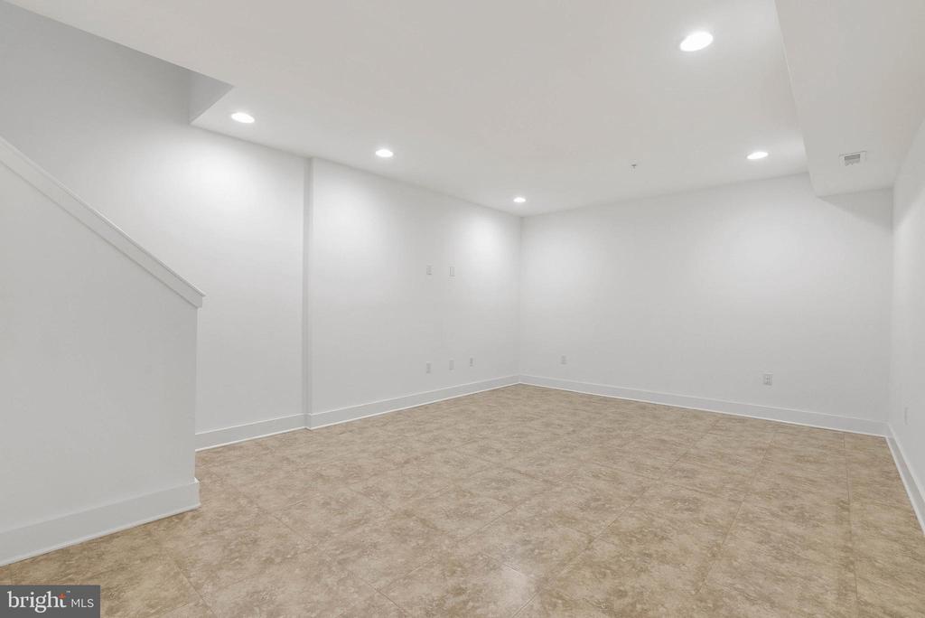 740 S COLUMBUS BOULEVARD 74