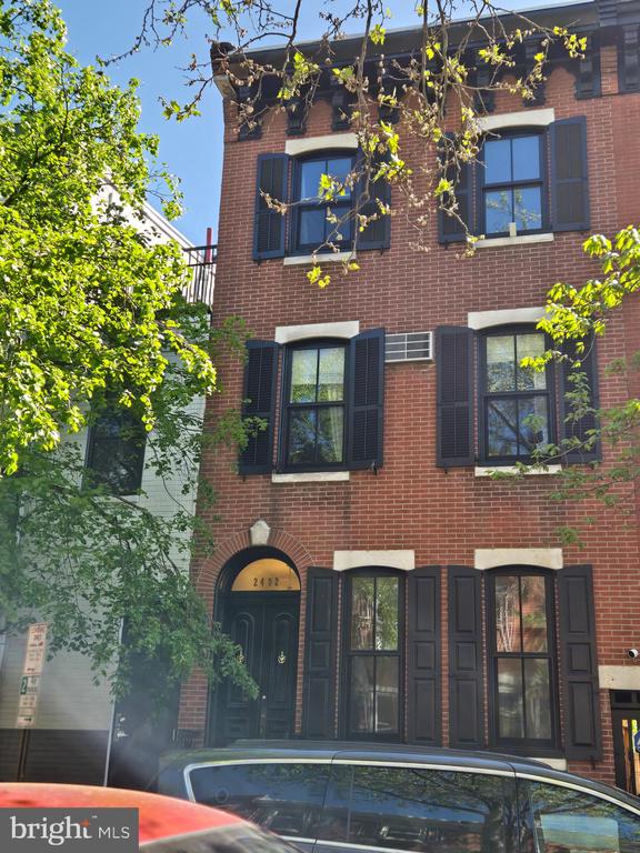 2402 LOMBARD STREET 2
