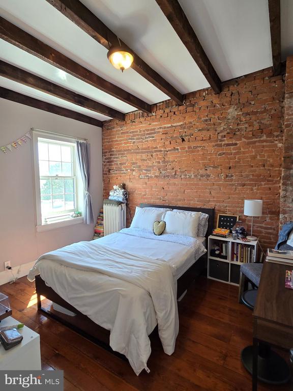 2402 LOMBARD STREET 2