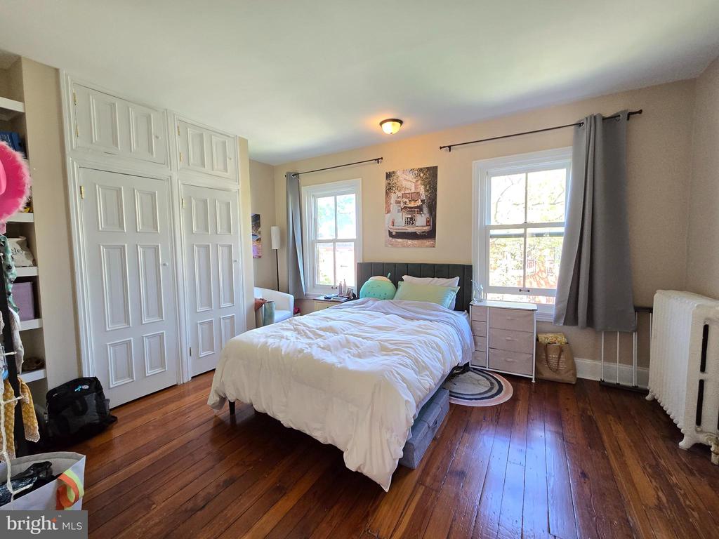 2402 LOMBARD STREET 2