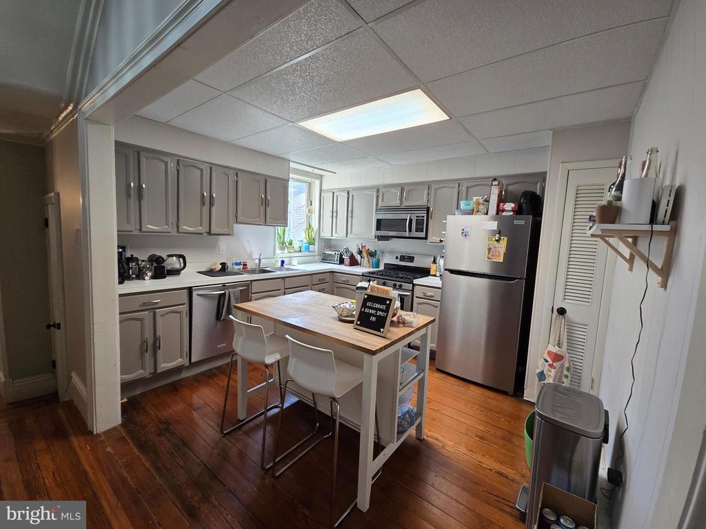 2402 LOMBARD STREET 2