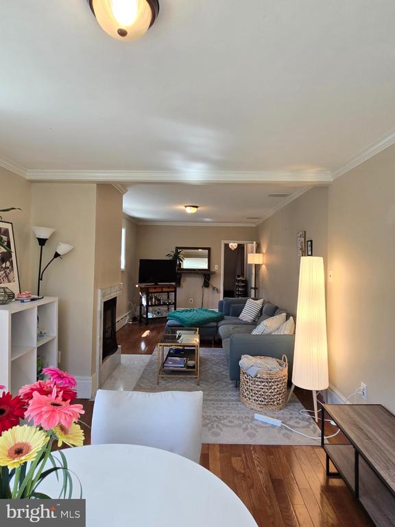 2402 LOMBARD STREET 2