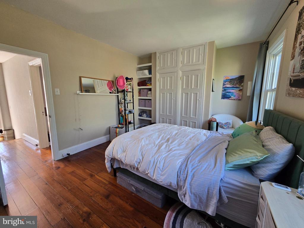 2402 LOMBARD STREET 2