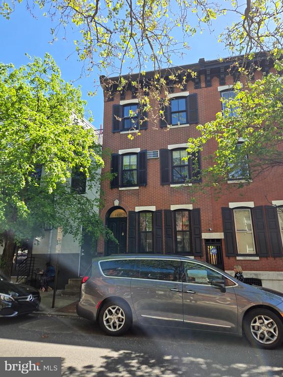 2402 LOMBARD STREET 2