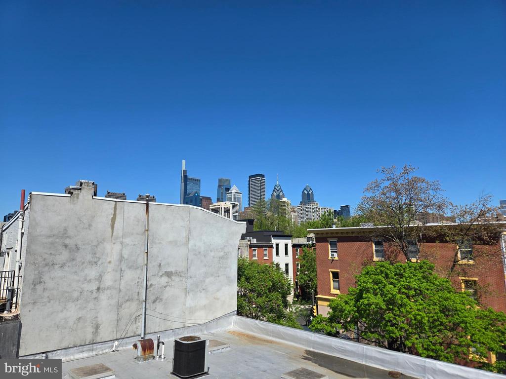 2402 LOMBARD STREET 2