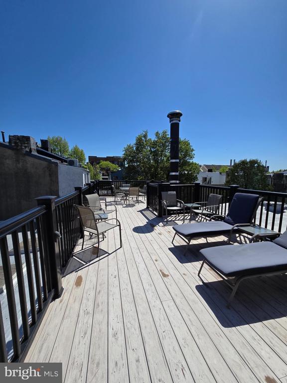 2402 LOMBARD STREET 2