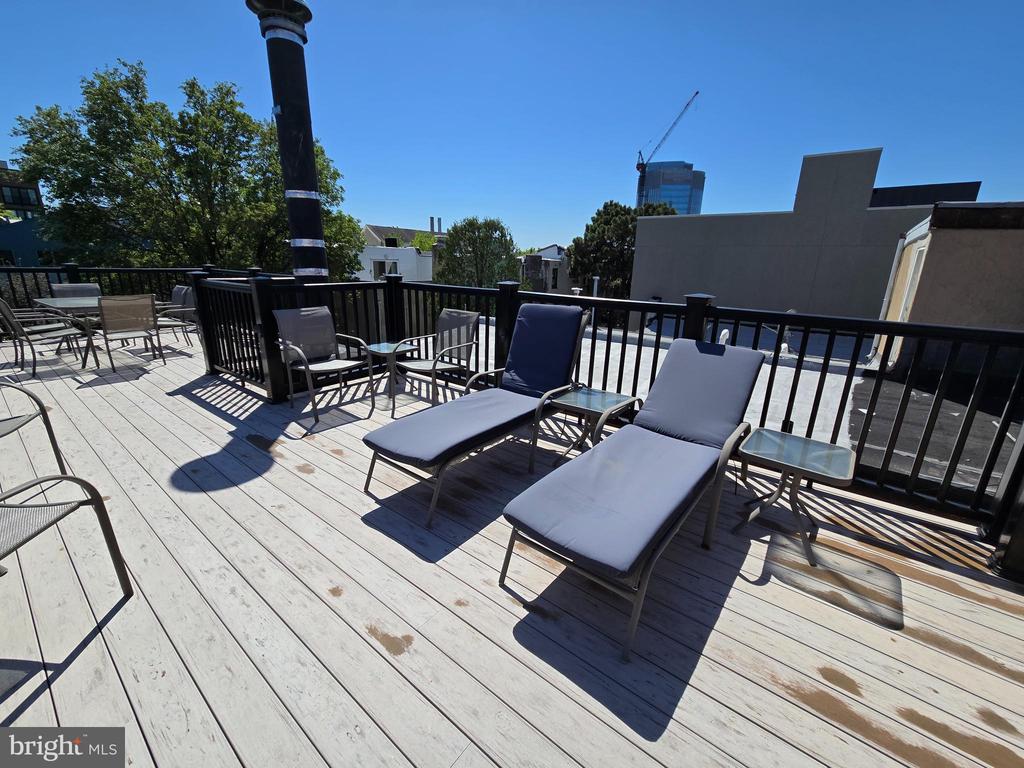 2402 LOMBARD STREET 2