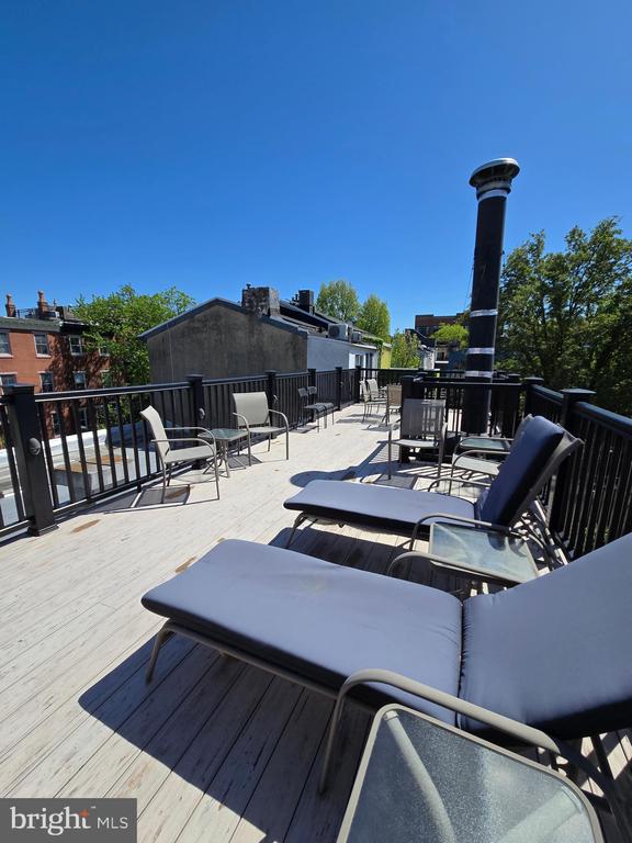 2402 LOMBARD STREET 2