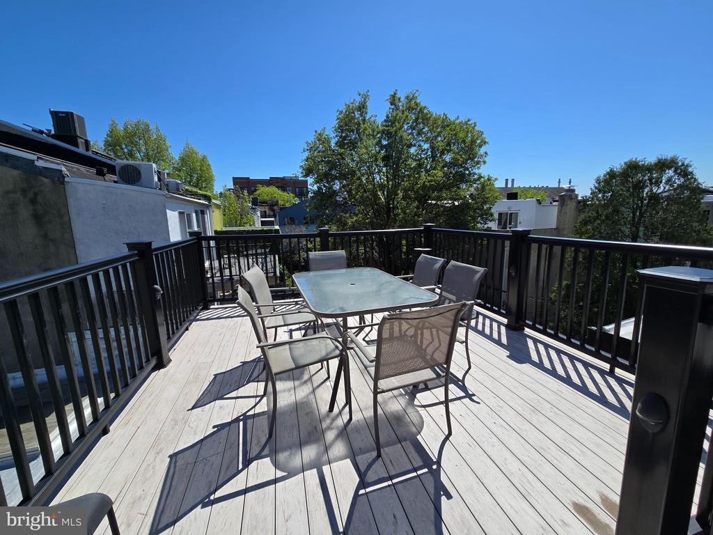2402 LOMBARD STREET 2