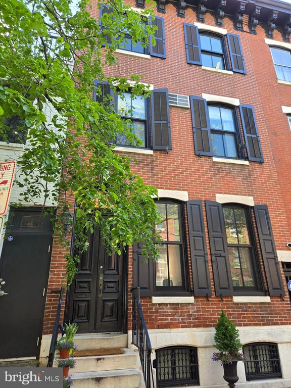 2402 LOMBARD STREET 2